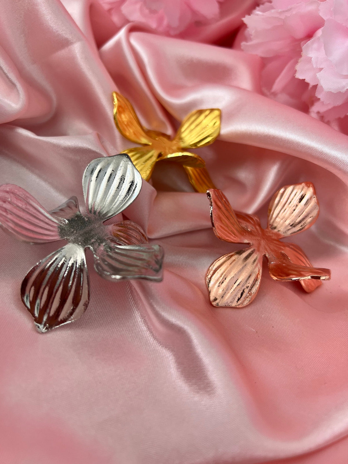 Flower Crystal Sphere Stand, 54mm - Silver, Gold, Rose Gold